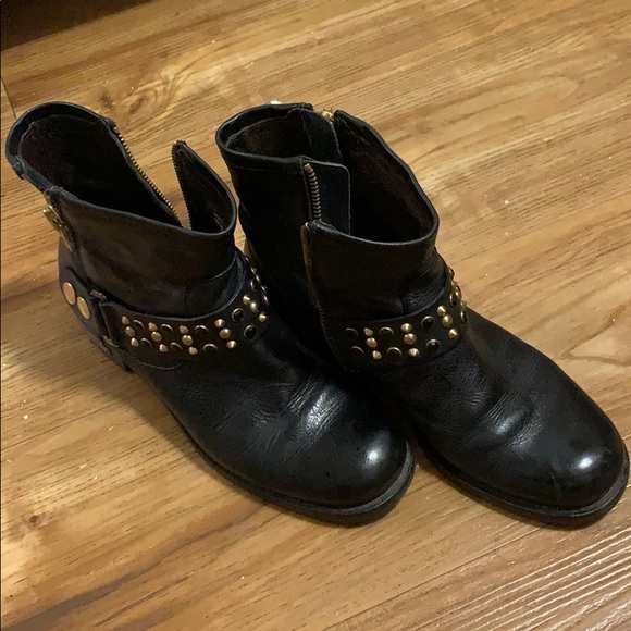 Boot - Picture 2 of 4